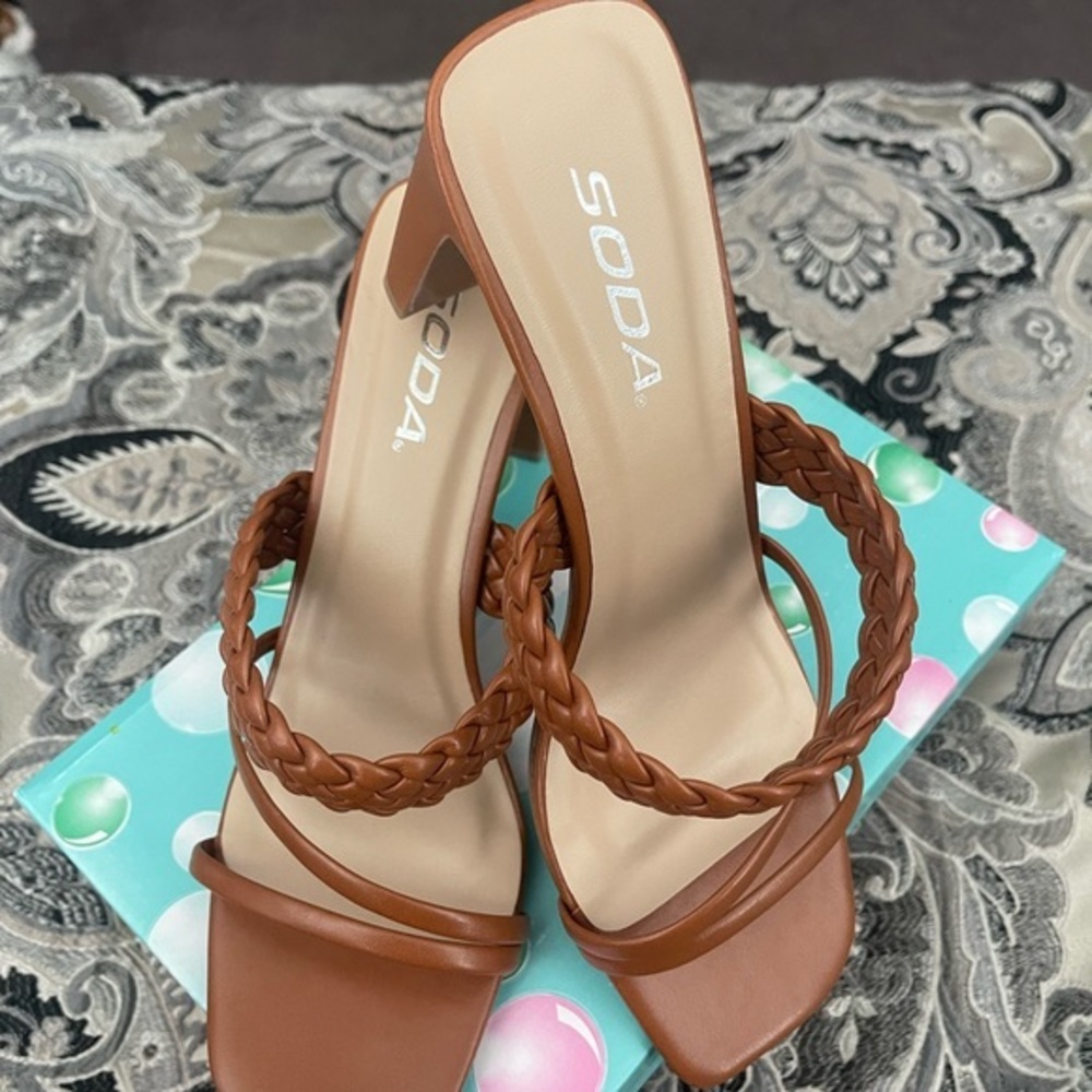 Soda Tan‎ Sandal Heels - Picture 5 of 9